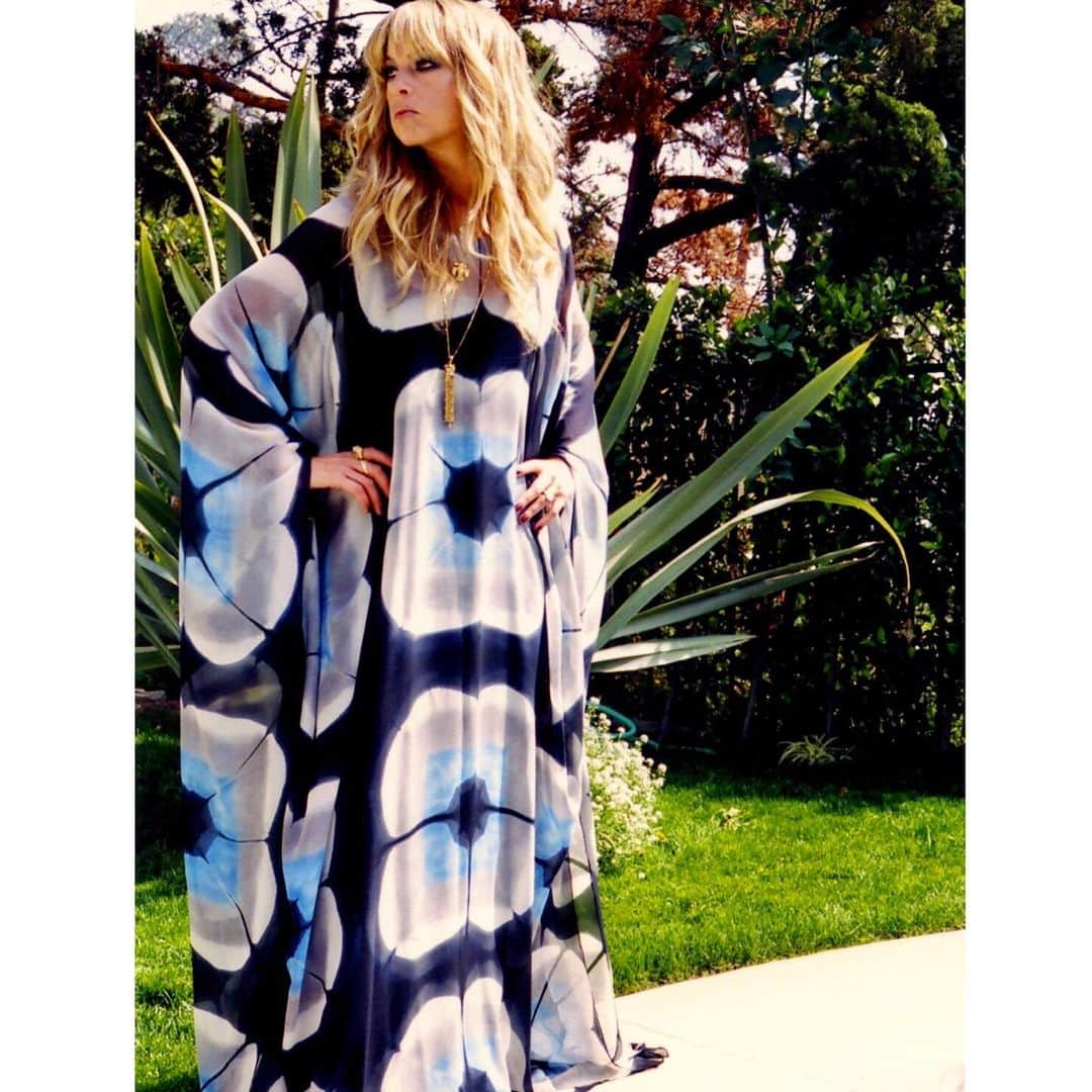 レイチェル・ゾーさんのインスタグラム写真 - (レイチェル・ゾーInstagram)「Last days of #summer ☀️ 💔 but looking forward to great things ahead. 📸 #2007 in my most treasured #vintage #halston caftan xoRZ」9月1日 2時36分 - rachelzoe