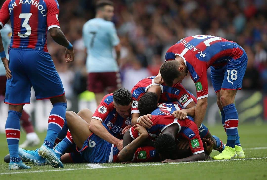 ジョエル・ワードさんのインスタグラム写真 - (ジョエル・ワードInstagram)「Massive performance from the team.. #3points @cpfc the main man @jordanayew9 🙌🏼🙌🏼」9月1日 2時46分 - joelward2