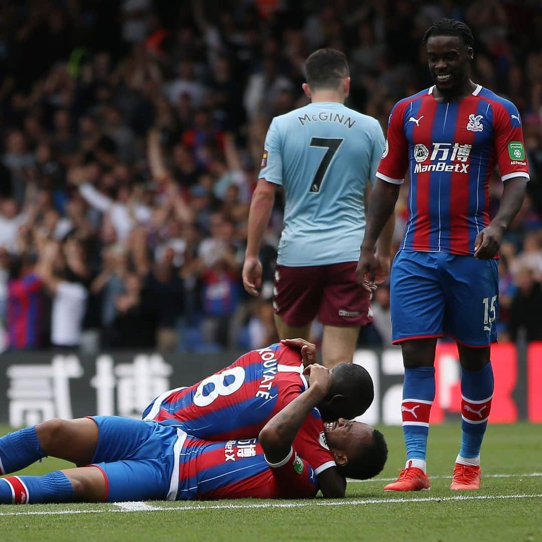 ジェフ・シュルップさんのインスタグラム写真 - (ジェフ・シュルップInstagram)「Another big performance from the boys and a massive 3 points. Great to be back at Selhurst! 🔵🔴 🦅」9月1日 2時59分 - jeffreyschlupp