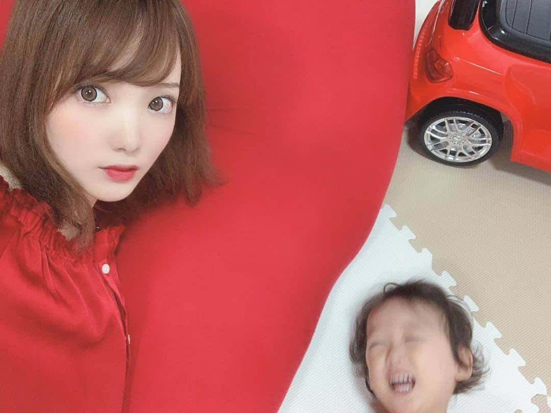 下田美咲さんのインスタグラム写真 - (下田美咲Instagram)「3枚目は泣いてるわけでなくハイテンションな息子。  #親子 #1歳11ヶ月 #二人暮らし中 #ワンオペ育児  #あと1週間」9月1日 2時55分 - shimodamisaki815