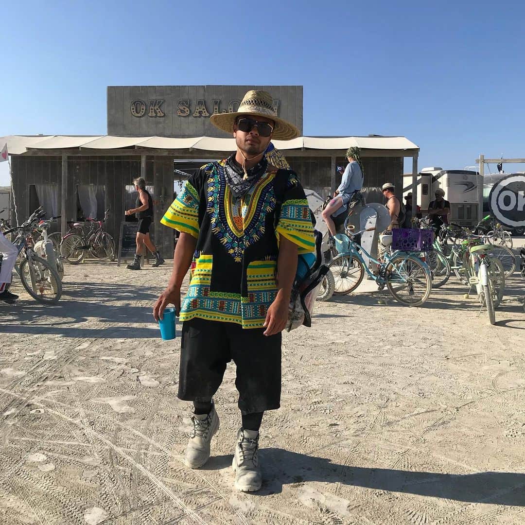 Alfredo Floresのインスタグラム：「FOMO #burningman 🔆 #blackrockcity」