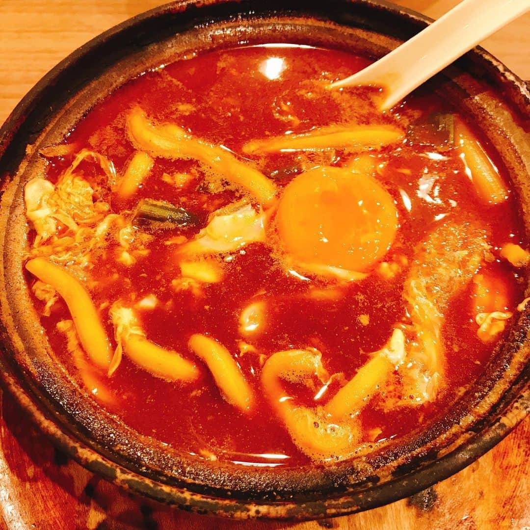 本間昭光のインスタグラム：「玉子入りをオーダーして、別皿に移して、味噌スープとご飯でTKGする派 #山本屋」
