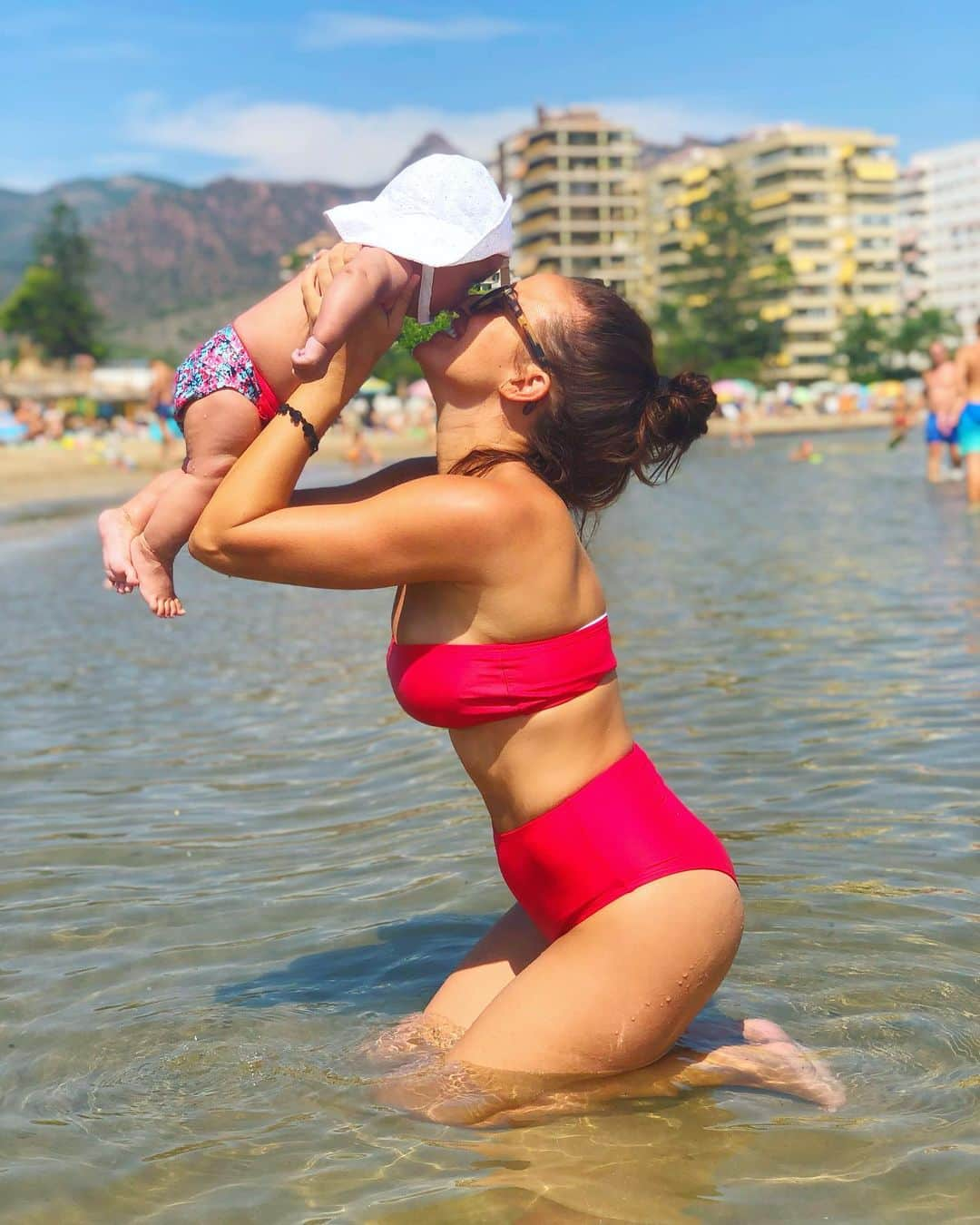 ジェマ・マリンさんのインスタグラム写真 - (ジェマ・マリンInstagram)「Forever Memories❤️ . . Recuerdos para siempre❤️ . . #summer #family #daughter #mom #momoftwo #memories #beach #vacation #novababe #fitmom #singlemom」9月1日 3時28分 - gemma_marin