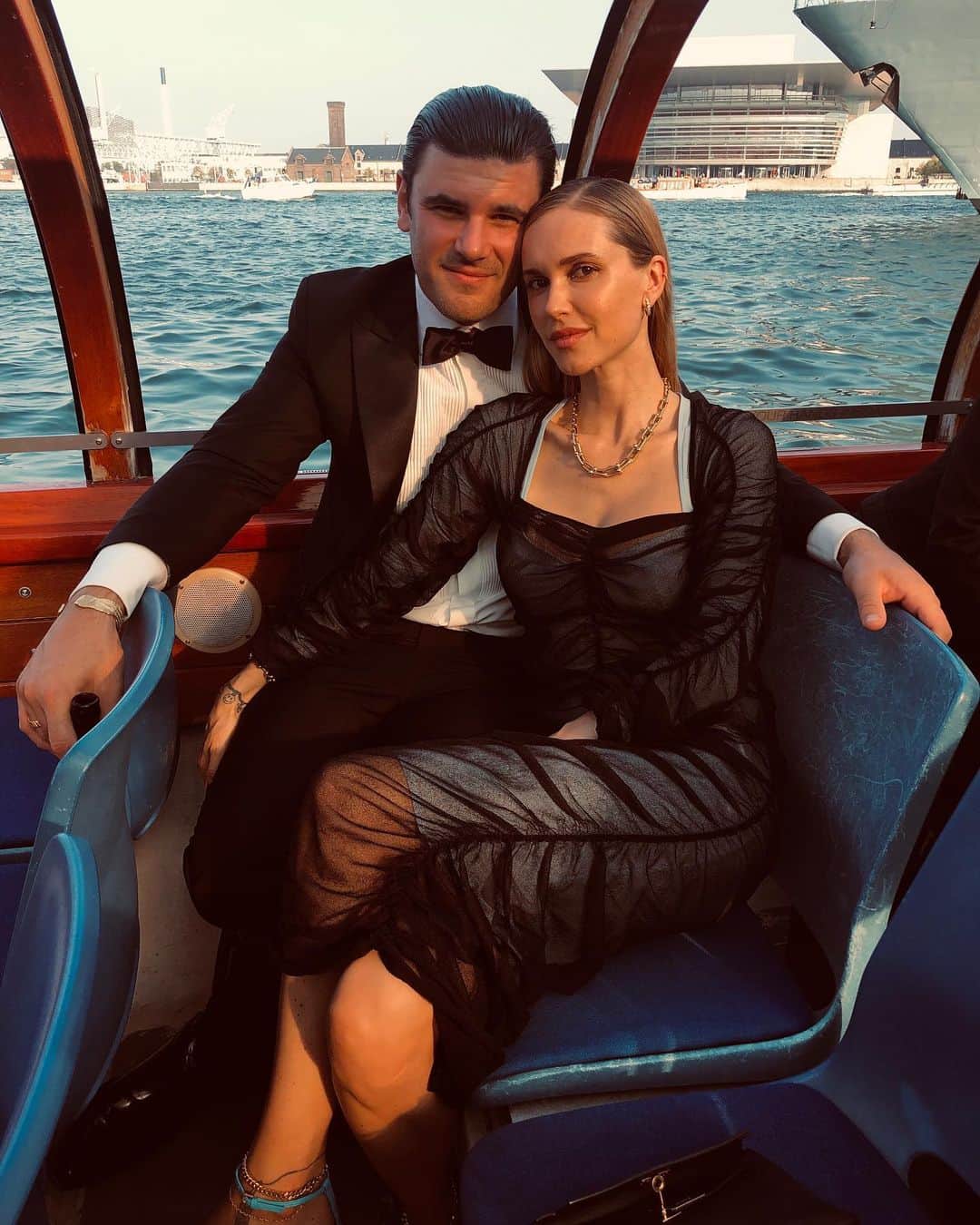 ペニーレ・タイスベックのインスタグラム：「How did I get so lucky💘 @lotko #vibewedding2019  Photo by @themisspopo」