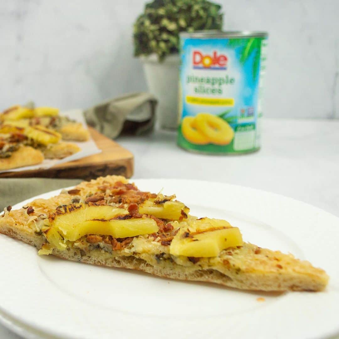 Dole Packaged Foods（ドール）のインスタグラム：「Honor #InternationalBaconDay by grilling up our Grilled Pineapple Naan Pizza with Bacon Pesto recipe. Loaded with 🥓 & 🍍, each sweet and salty bite will be a flavorful celebration.」