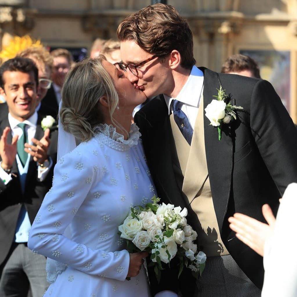 People Magazineさんのインスタグラム写真 - (People MagazineInstagram)「Ellie Goulding is officially off the market! ❤️ The singer married her longtime boyfriend, art dealer Caspar Jopling, in North Yorkshire, England. Tap the bio link for more on the star-studded ceremony and her beautiful dress. ✨ | 📷: Matt Porteous/@m_weddings, Peter Byrne/PA Images via Getty Images」9月1日 3時53分 - people