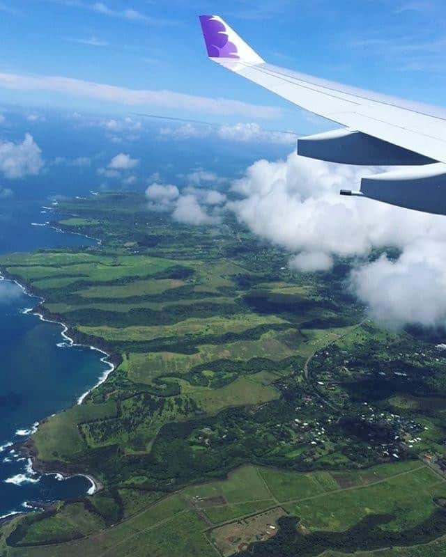 ハワイアン航空さんのインスタグラム写真 - (ハワイアン航空Instagram)「Nicknamed the Valley Isle, this island sits between two mountains. In fact, one these mountains reaches an elevation of 10,023 feet. Any guesses? 📷: @travelglitter_love . . . #GlimpseofHawaii #NakedHawaii #HawaiiUnchained #Hawaii #LuckyweliveHI」9月1日 4時00分 - hawaiianairlines
