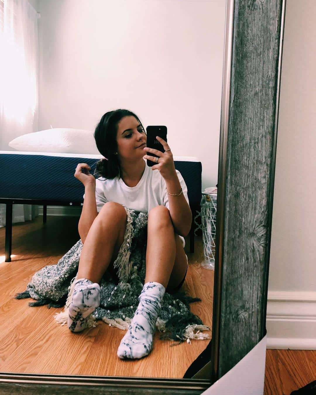 Brooke Marie Hylandのインスタグラム：「Moving-in break, peep the @tressmattress I can’t sit on because I’ll never wanna get back up! ☁️ • • Use code “Brooke15”, link in bio」