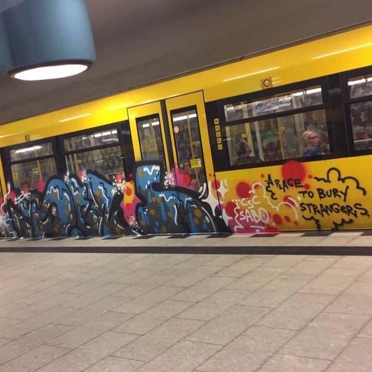 のインスタグラム：「@homeless_attitude has very sharp eyes for spotting this in Berlin. Thanks for sharing. . . . . #nevercomingback #aptbs #berlingraffiti #traingraffiti #aplacetoburystrangers」