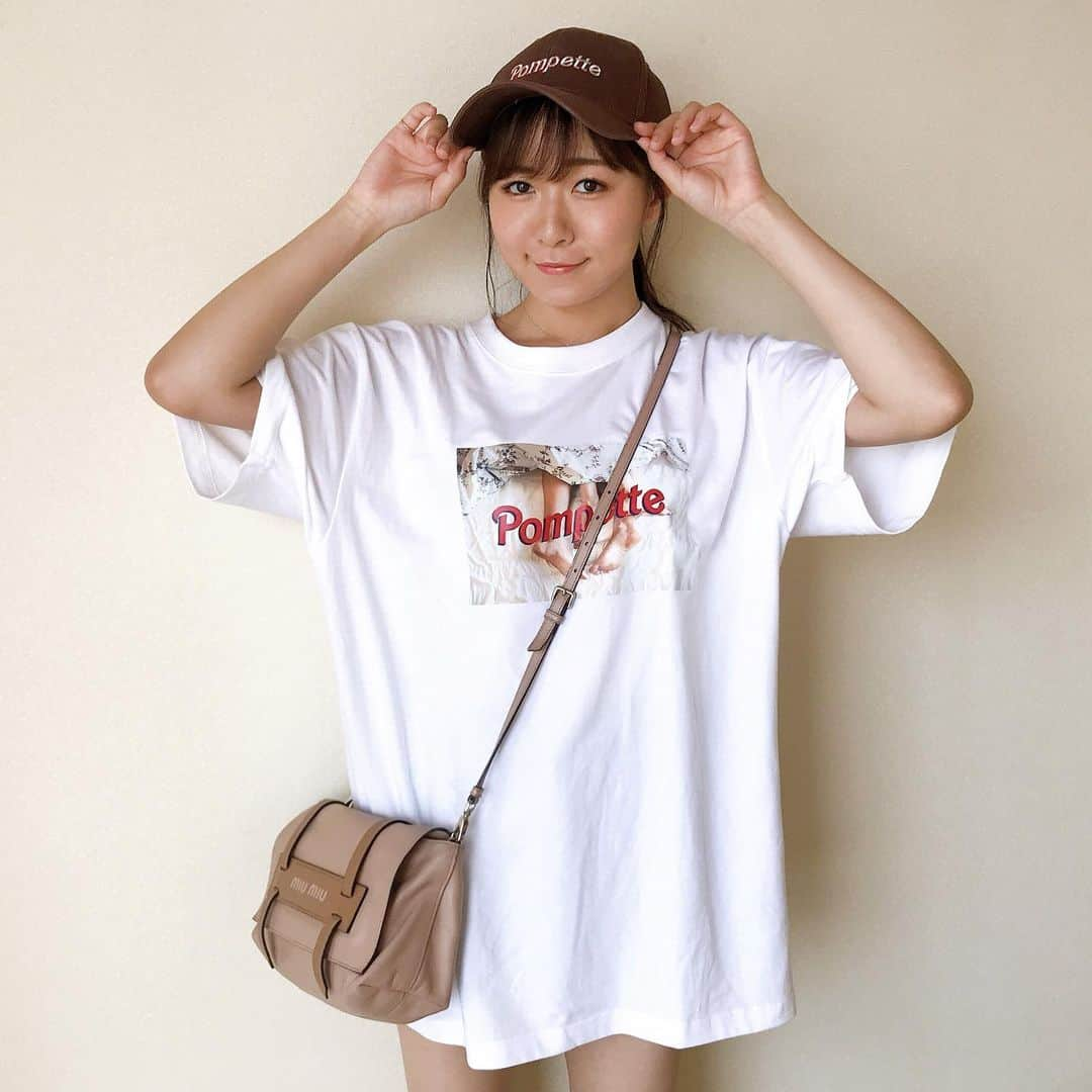 軽辺るかさんのインスタグラム写真 - (軽辺るかInstagram)「@11kanaco14 のブランド @pompette_official の Tシャツとキャップかわいい❤︎ XLをだぼっと🥰 . #だぼっとコーデ #pompette」9月1日 14時21分 - karuberuka