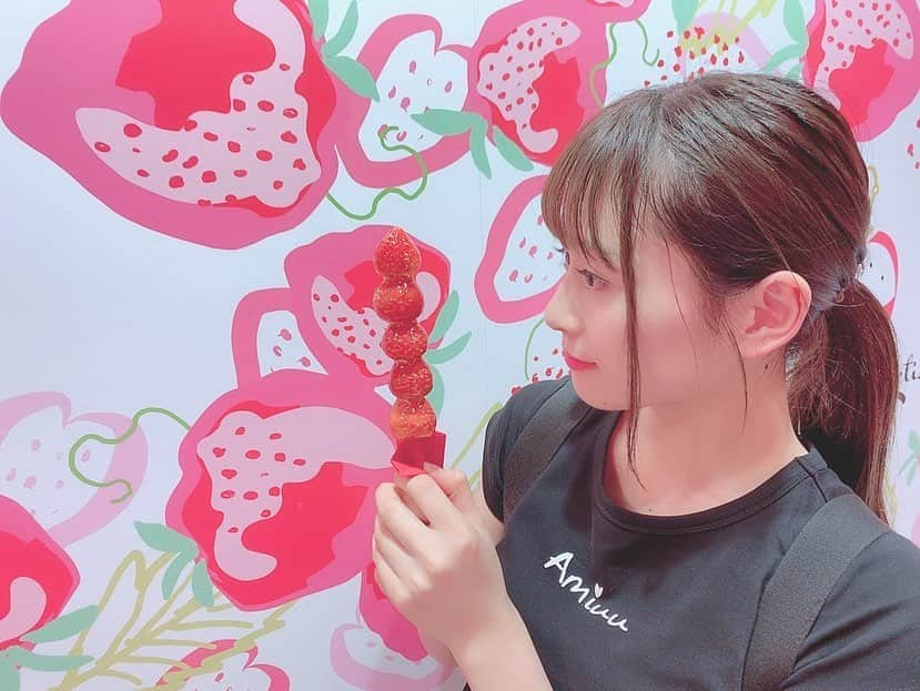 内木志さんのインスタグラム写真 - (内木志Instagram)「🍓🍓🍓🍓🍓🍓 念願のイチゴ飴 パリパリで美味しかった💕 🍓🍓🍓🍓🍓🍓 #109 #渋谷」9月1日 14時16分 - cocoro_naiki