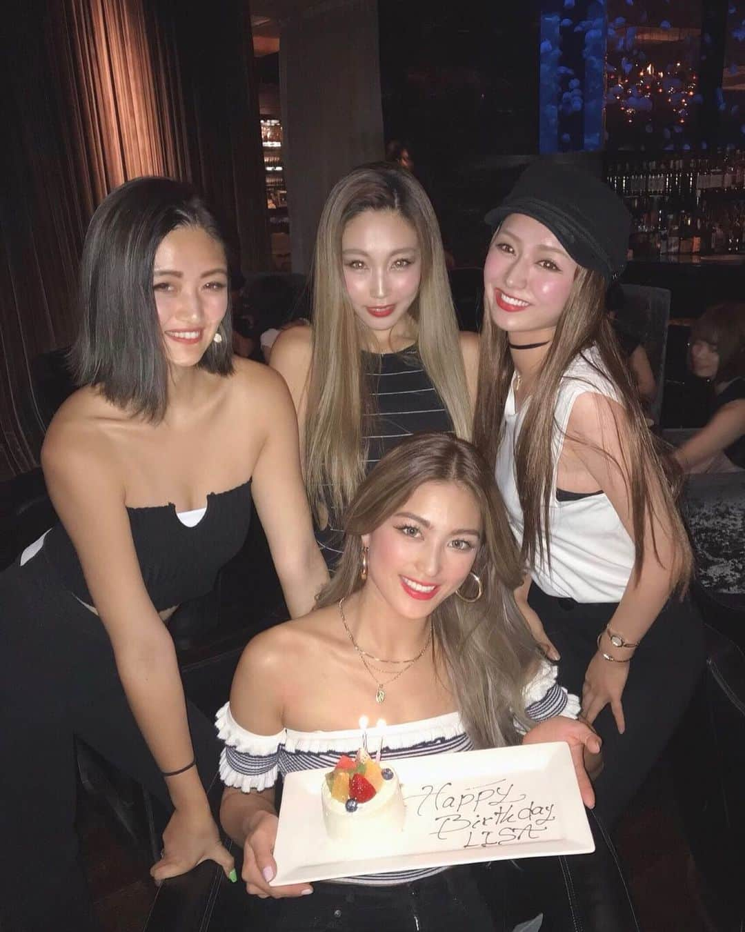 TOMOYOのインスタグラム：「愛するりっちゃんの誕生日🎂💕 気づけば今年で7年のお付き合い👩‍❤️‍💋‍👩 #皆にも会えて嬉しい💋#好#恵比寿 #dayoff#holiday#friend#birthday #love#ebisu#dinner#Italian#night #instagood#instafashion#instagram  #看護師#看護師1年目#ナース#病棟勤務」