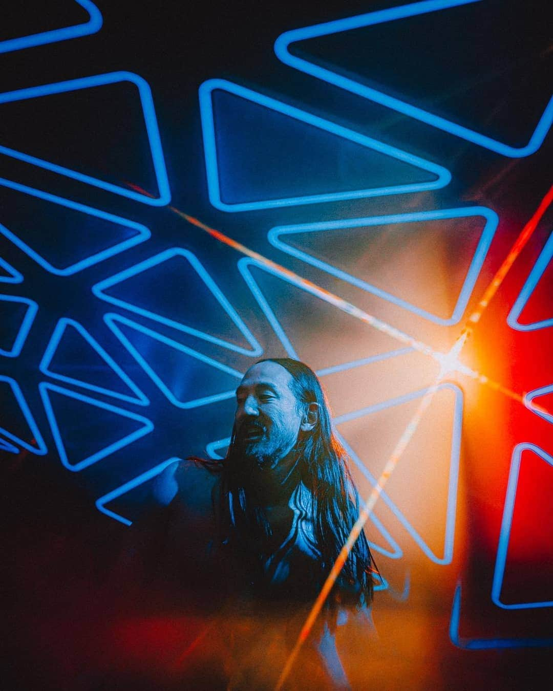 スティーヴ・アオキさんのインスタグラム写真 - (スティーヴ・アオキInstagram)「Neon Future is Now @hakkasanlv」9月1日 14時42分 - steveaoki