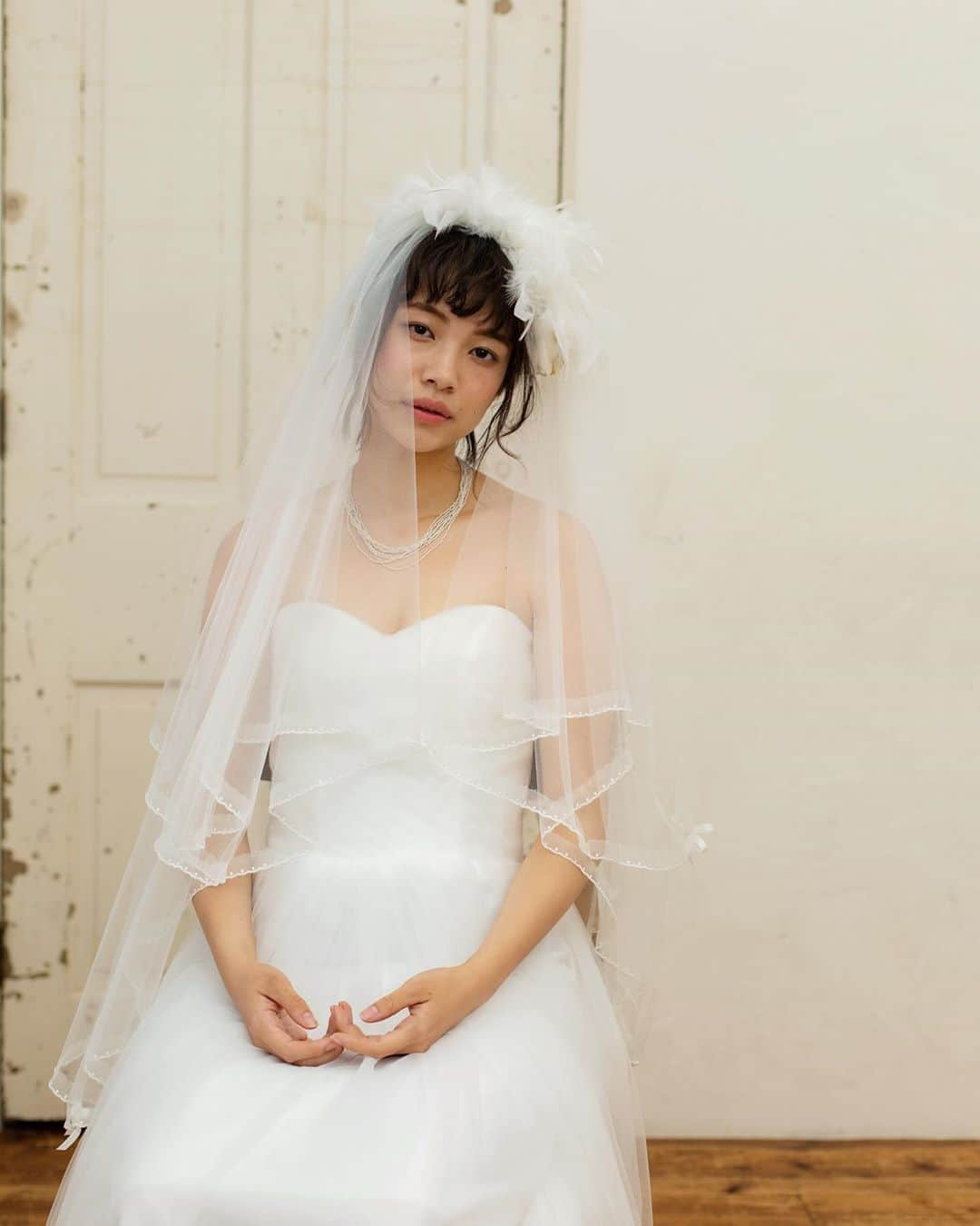 CA4LAさんのインスタグラム写真 - (CA4LAInstagram)「8/31(土)よりスタートしたCA4LA @ca4la_bridal のウェディングフェア。 表参道店では一点モノのウェディングベールなどもご用意しております。 こちらはヘッドドレス部分全体に羽根をあしらった白鳥のようなムードのヘッドドレスです。 . SWAN LAKE VEIL 54,000円＋税 . . ◆◆◆CA4LA Wedding Fair 2019 AUTUMN◆◆◆ . ［CA4LA表参道店］ 8月31日(土)～9月8日(日) ［CA4LA阪急うめだ店］ 9月14日(土)～9月23日(祝・月) . 毎回ご好評をいただいているCA4LAアトリエデザイナーが手がける、「CA4LA Bridal "Party"」ラインのウェディングフェア限定アイテムの新作を期間中、CA4LA表参道店と阪急うめだ店にて販売いたします。また新作一点モノも多数登場いたします。 ぜひこの機会にご覧くださいませ。 . . #CA4LA #CA4LABridal #帽子 #ヘッドドレス #ウェディングベール #ベール #ウエディングイベント #イベント#ウエディングフェア #東京 #プレ花嫁 #結婚式準備 #パーティ #ウエディングアイテム #ウエディングドレス #タキシード #ヘッドドレス #アクセサリー #マリッジリング #エンゲージリング #ウエディング #ファッション #プロポーズ #アンティーク #香り #2019秋婚 #2019冬婚 #2020春婚 #2020夏婚」9月1日 14時42分 - ca4la_official