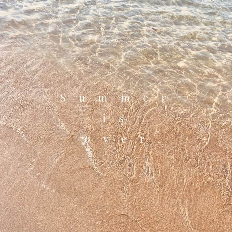 のインスタグラム：「また短い夏が終わっちゃった🦋 今年の夏もたのしかったぁ🌈🌤 みんなはどんな夏だった？ . ナイトプールあと2回くらい行きたい🥺」