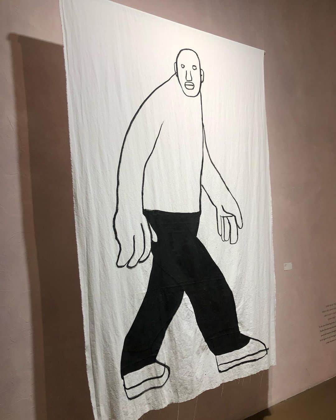 ソジン さんのインスタグラム写真 - (ソジン Instagram)「오랜만에 전시보는데 심장뛰게 좋았다. #엄유정작가 님굿즈사러 ...