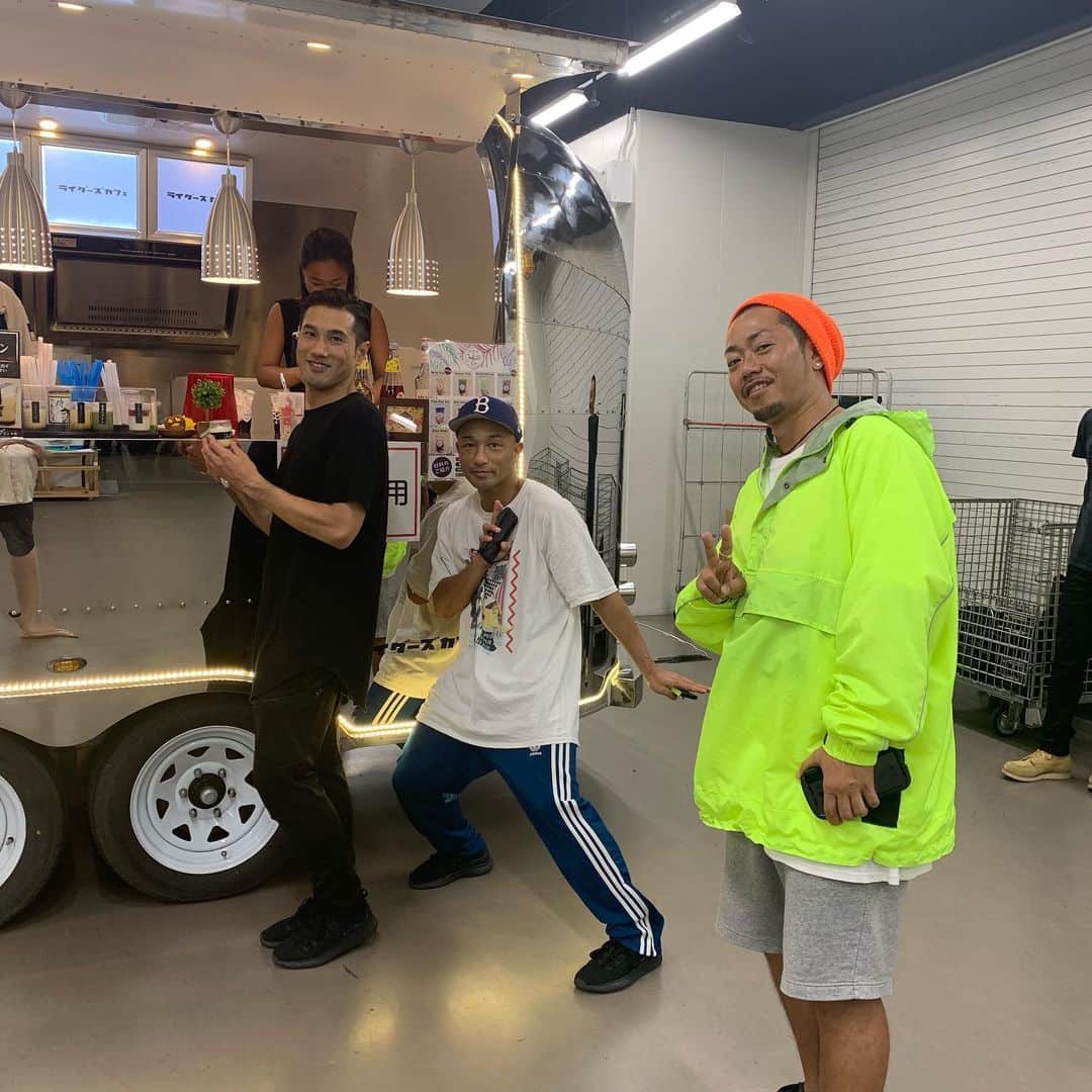 のインスタグラム：「#S-AKS とタピオカ♥️本日#ドリカム #ワンダーランド #福岡 2日目！#Bobatea truck is here backstage here in #fukuoka #dome✊🏻✊🏻✊🏻#dreamscometrue show2 let’s go! #japan #tourlife #divalife #divafreshyuri #タピ活 #男子」