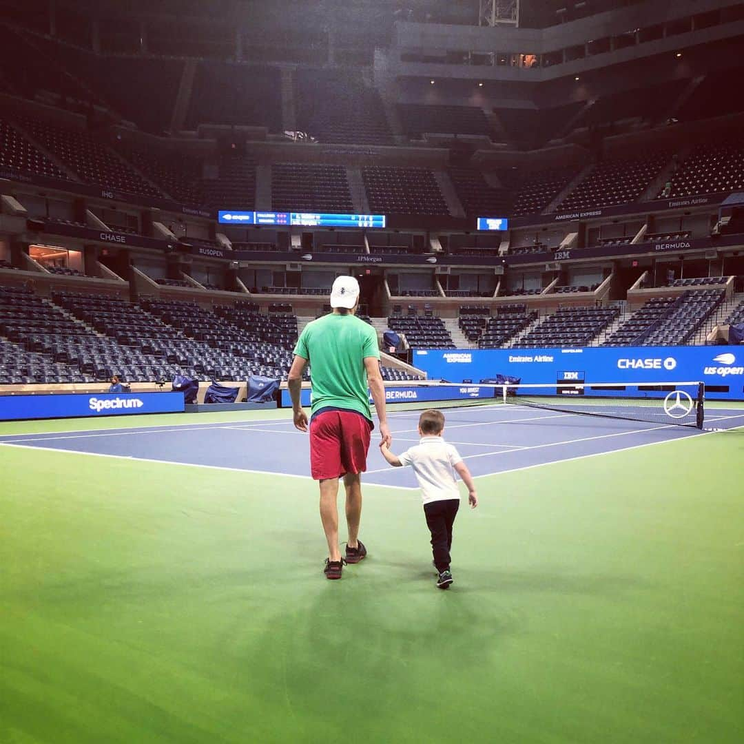 ブライアン兄弟さんのインスタグラム写真 - (ブライアン兄弟Instagram)「Late night father-son bonding. 1:46am #arthurashestadium」9月1日 14時51分 - bryanbros