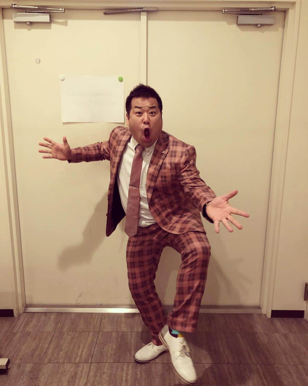 岩橋良昌さんのインスタグラム写真 - (岩橋良昌Instagram)「今日から9月 秋冬にチェンジ 先取りや！ #アパレルか #前のやつも着るよ #衣替え #オーシャンビュー」9月1日 15時07分 - maeeeeen1084