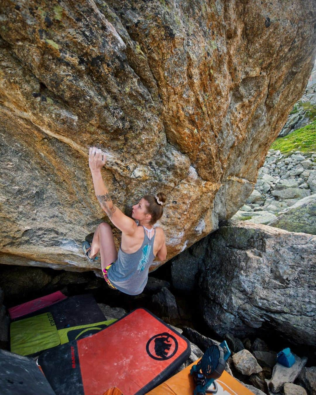 カロリーネ・ジンフーバーさんのインスタグラム写真 - (カロリーネ・ジンフーバーInstagram)「#sendtember is 🔛 // puffy jacket season is coming closer ❄️ 📷 @manuel_schof ‚Ragman‘ 8A+ • @sosolid_official @belmezattitude @frictionlabs @scarpa_at @natureclimbing • #climbinggirls #gymclimbing #galtür #climbing #klettern #bouldern #bouldering #nature #muscles #noplacetoofar #scarpa #frictionlabs #chalkmatters #natureclimbing  #timetoclimb #escalada #climbing_is_my_passion #escalade #クライミング#bouldering_came_first #boulderingbabes #boulderinglife」9月1日 15時24分 - karo_sinnhuber