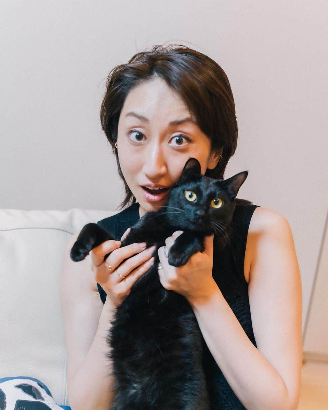 Ms.OOJAさんのインスタグラム写真 - (Ms.OOJAInstagram)「photo by @joyloustokyo  黒猫ラキは人懐っこくて、食いしん坊で、暴れん坊で、もちもちですべすべで気持ちいい。 . #猫 #ネコスタグラム #猫が好き #cat #ねこ #似てきた」9月1日 15時29分 - msoojafaith
