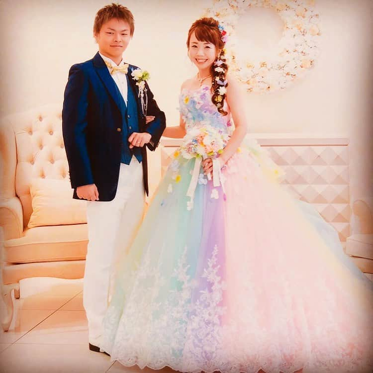 あやなんさんのインスタグラム写真 - (あやなんInstagram)「9月1日 .  結婚式から1年が経ちました。 . 去年の8月は式に向けての準備で人生で1番ってくらい忙しくてマリッジブルー的な感じになったり喧嘩ばっかりしてたなぁ、、、と色々と思い出したり、息子の成長を改めた感じたり、今日は色んなことを考えてます💕🥰 . 一番に、こんなにも沢山の方にお祝いしてもらったんだから一生幸せでいないとな！！！って改めて噛み締めてる、、、！ . これからもずっと柴田家仲良しでありたいと思います❤️ とにかく結婚式って最高だし大変だけど心からやってよかったと思える！ みんなも迷ったらやった方がいいと思う！💒💖 . てなわけでちょいと思い出話でしたー！！！ #結婚式#思い出」9月1日 15時36分 - ayachan_0619