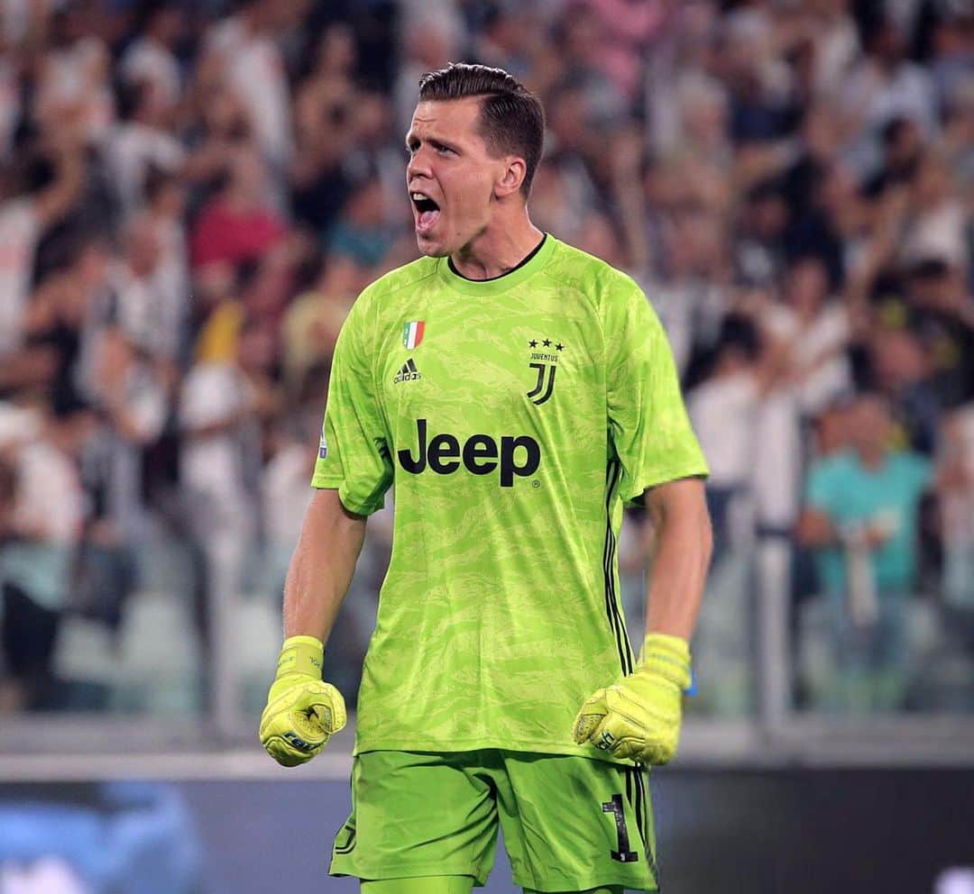 ヴォイチェフ・シュチェスニーのインスタグラム：「Not an easy win but an important 3 points back at home 💪  #JuveNapoli #ForzaJuve」