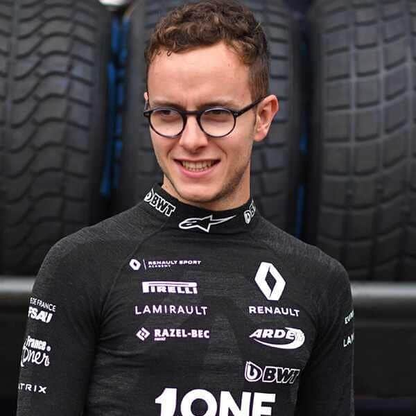 E! Onlineさんのインスタグラム写真 - (E! OnlineInstagram)「22-year-old French racer Anthoine Hubert has been killed in a crash at the Belgian Grand Prix. 💔 Link in bio. (📷: Getty Images)」9月1日 7時15分 - enews