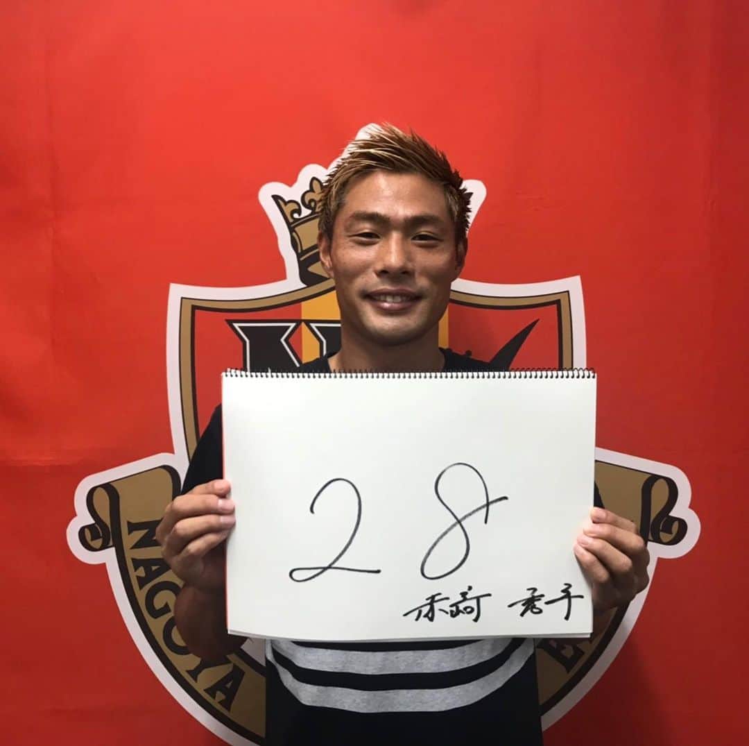 名古屋グランパスさんのインスタグラム写真 - (名古屋グランパスInstagram)「本日は #赤﨑秀平 選手の28歳の誕生日🎂 おめでとうー🎉✨シュウヘイ😆✨🎊 シュウヘイにとって素敵な一年になりますように✨ #HBD #grampus」9月1日 7時39分 - nagoyagrampus