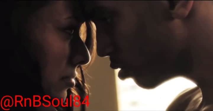 ケリー・ヒルソンのインスタグラム：「10 yrs ago today (8/31/09), @treysongz dropped one HELLUVA album, and I was blessed to take part in 2 songs off this project. This #YoSideOfTheBed video is STILL one of the most beautiful, most meaningful pieces of work I’ve ever been a part of. I mean that too. (CC: @yolandeg) • I dare you to go watch this video in its entirety, come back, & 🗣 TELL ME YOU AIN’T CRY!!! 😥🤧 • Trey, congrats on this milestone, thanks for having me take part in your history, and kudos for continuing to create quality art! ❣️ • PS: Who can name the other song I was on? #Ready #Ready10」