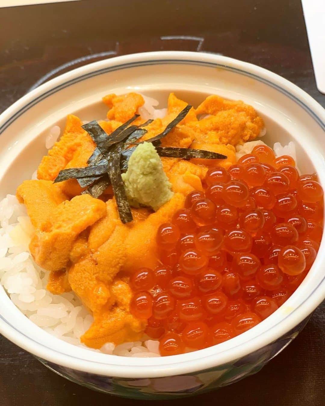 三上悠亜さんのインスタグラム写真 - (三上悠亜Instagram)「札幌で食べる﻿ うにいくら丼おいしすぎる…﻿ このあとお寿司も食べた…﻿ 毎日食べたい…﻿ すき #食べゆあ」9月1日 7時40分 - yua_mikami