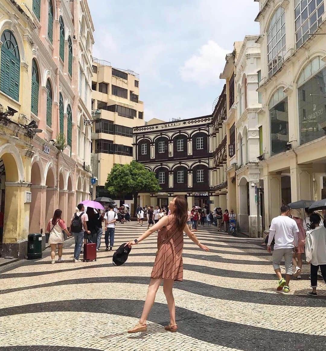 西口真央さんのインスタグラム写真 - (西口真央Instagram)「夏休み🌻 姉のいる香港へ行き、途中で初Macauへ🇲🇴💍✨ 暑すぎて セナド広場 周辺しか行けなかったけど、美味しい・可愛い・オシャレが溢れた素敵な場所でした😉 #顔まる」9月1日 7時41分 - maaaaaaaoo_1003