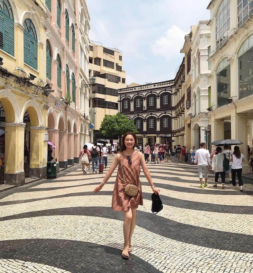 西口真央のインスタグラム：「夏休み🌻 姉のいる香港へ行き、途中で初Macauへ🇲🇴💍✨ 暑すぎて セナド広場 周辺しか行けなかったけど、美味しい・可愛い・オシャレが溢れた素敵な場所でした😉 #顔まる」