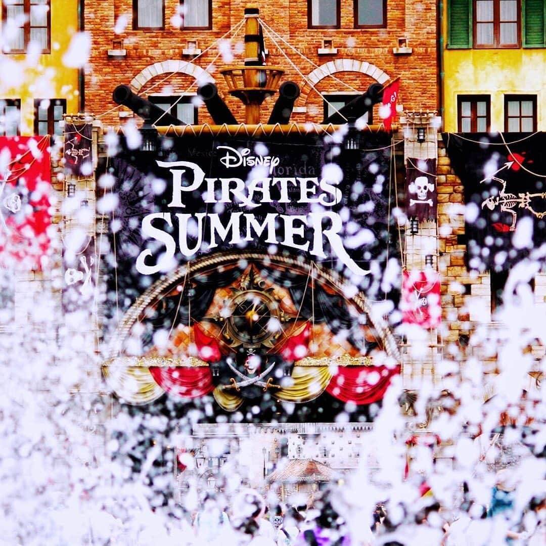 東京ディズニーリゾートさんのインスタグラム写真 - (東京ディズニーリゾートInstagram)「Have you enjoyed Disney Pirates Summer? パイレーツとの熱い夏は楽しめたかな？ （Photo:@mackey___mouse）  #disneypiratessummer #disneyseaaquasphere #tokyodisneysea #ディズニーパイレーツサマー #ディズニーシーアクアスフィア #東京ディズニーシー #東京ディズニーリゾート  これからもゲストのみなさんの写真をご紹介します。 #tokyodisneyresort などをつけて投稿してくださいね。詳しくは公式ブログでご案内しています。 https://www.tokyodisneyresort.jp/blog/151005/」9月1日 8時01分 - tokyodisneyresort_official