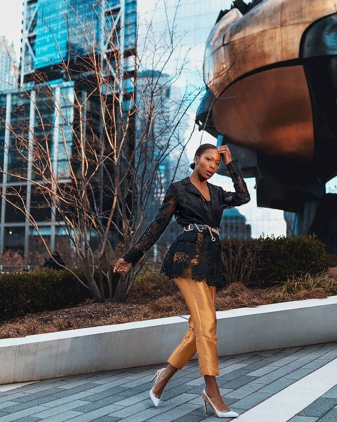 エリータハリさんのインスタグラム写真 - (エリータハリInstagram)「Getting major style inspiration from @opalbyopal. She looks absolutely stunning in her #ElieTahari Wendy lace jacket.✨」9月1日 8時01分 - elietahari