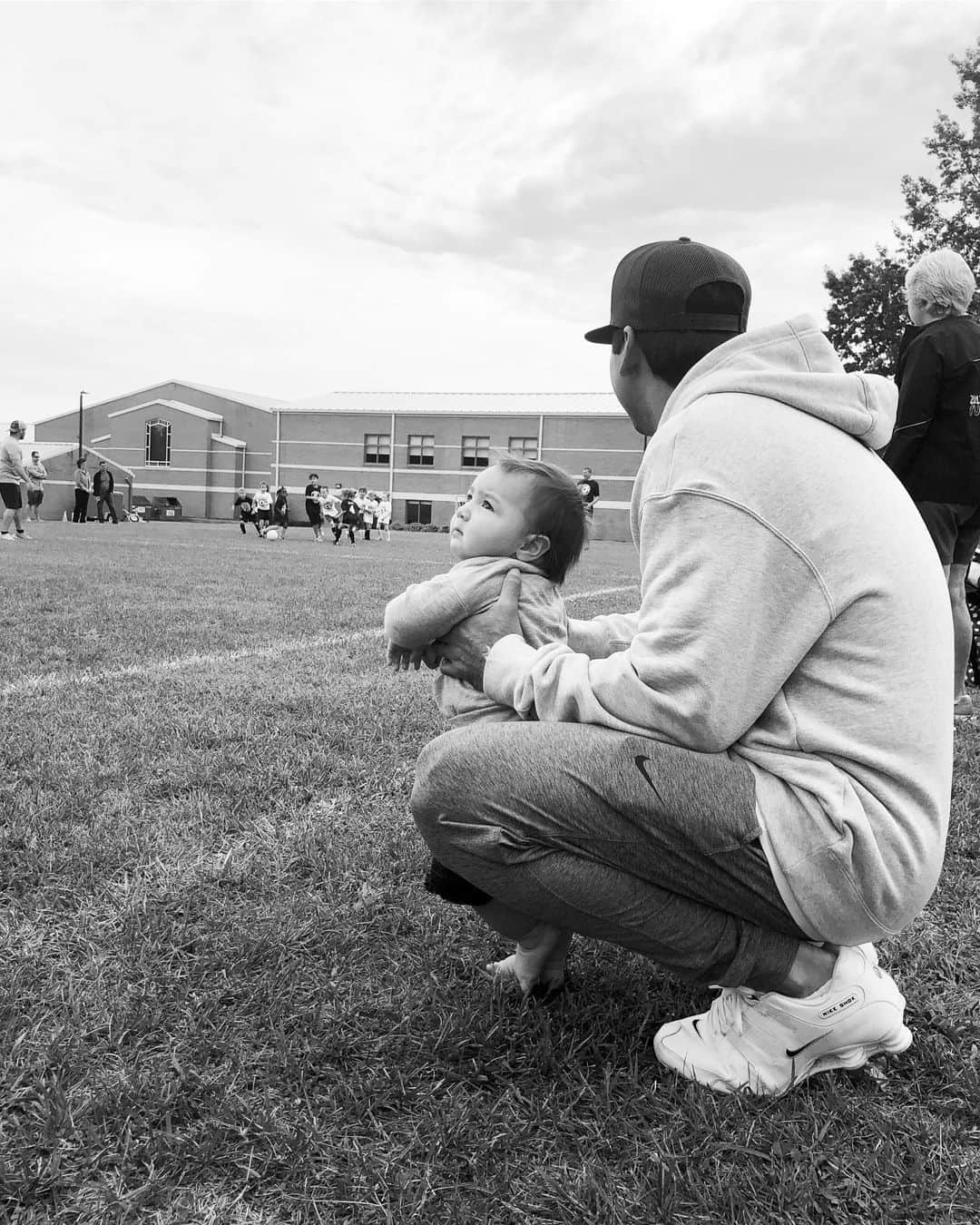 ジェイソン・デイさんのインスタグラム写真 - (ジェイソン・デイInstagram)「Watching big brother play. #soccerdad #family #teamday」9月1日 8時16分 - jasondayofficial
