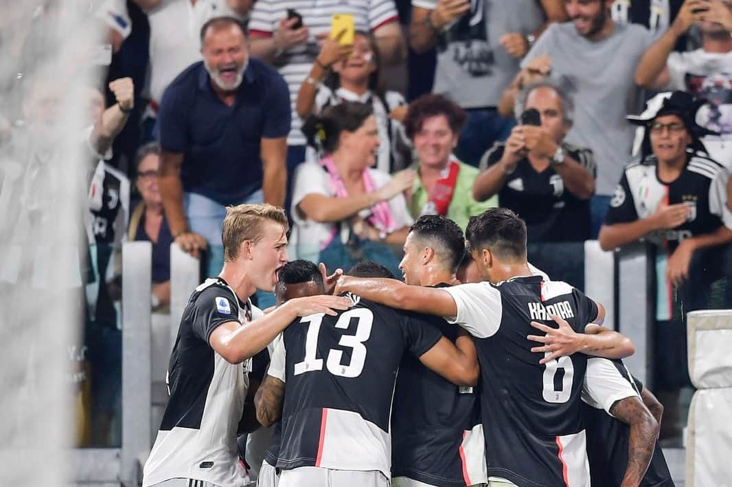 マタイス・デ・リフトさんのインスタグラム写真 - (マタイス・デ・リフトInstagram)「First time at home, great support from fans and 3 important points 💪 Grazie tifosi 🖱⚫ @juventus #ForzaJuve #FinoAllaFine」9月1日 8時29分 - mdeligt_