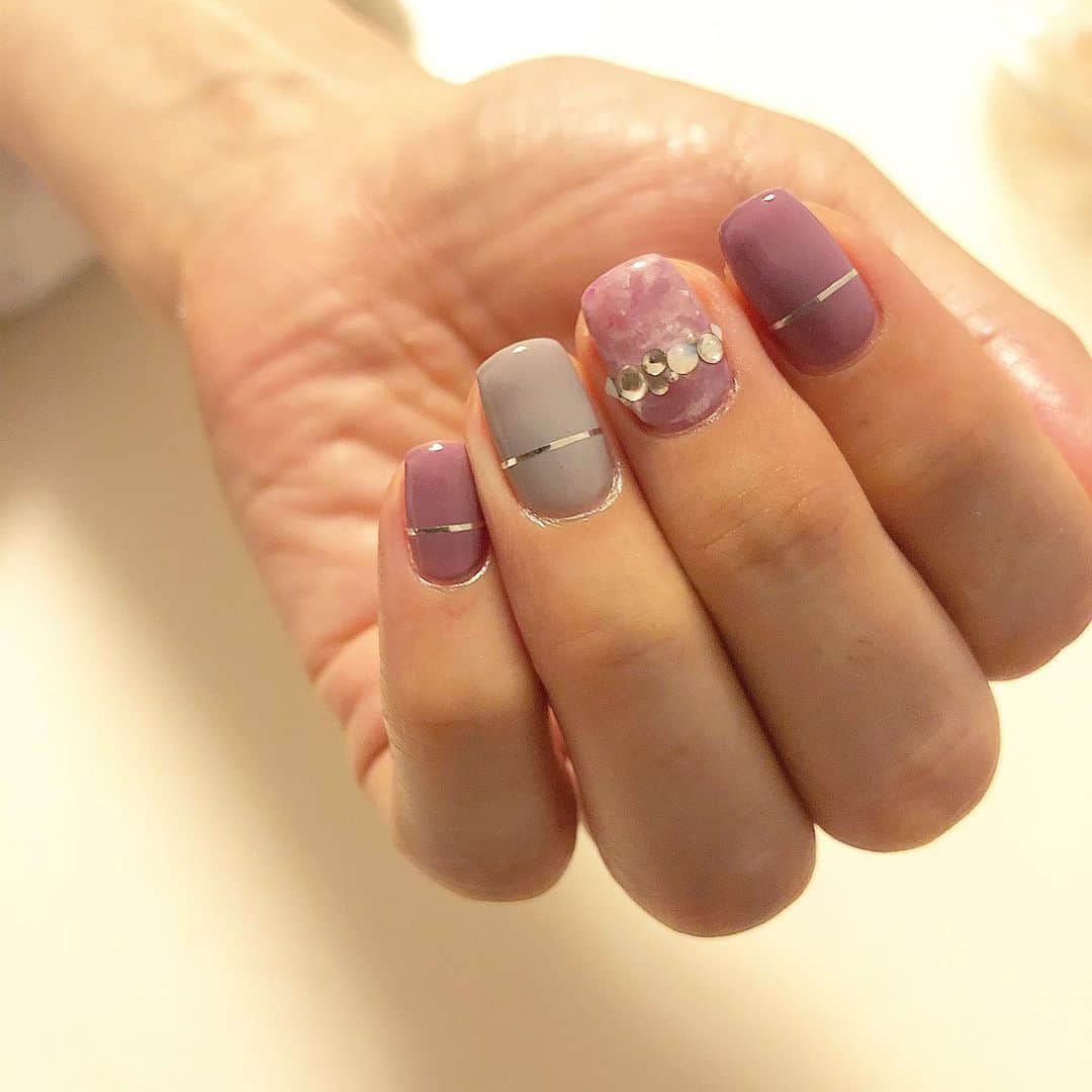 Kana Kobayashiさんのインスタグラム写真 - (Kana KobayashiInstagram)「#purple #タイダイ #秋色 #smoky colors #nail #ネイル #ネイルアート #秋ネイル」9月1日 8時35分 - anela_kana