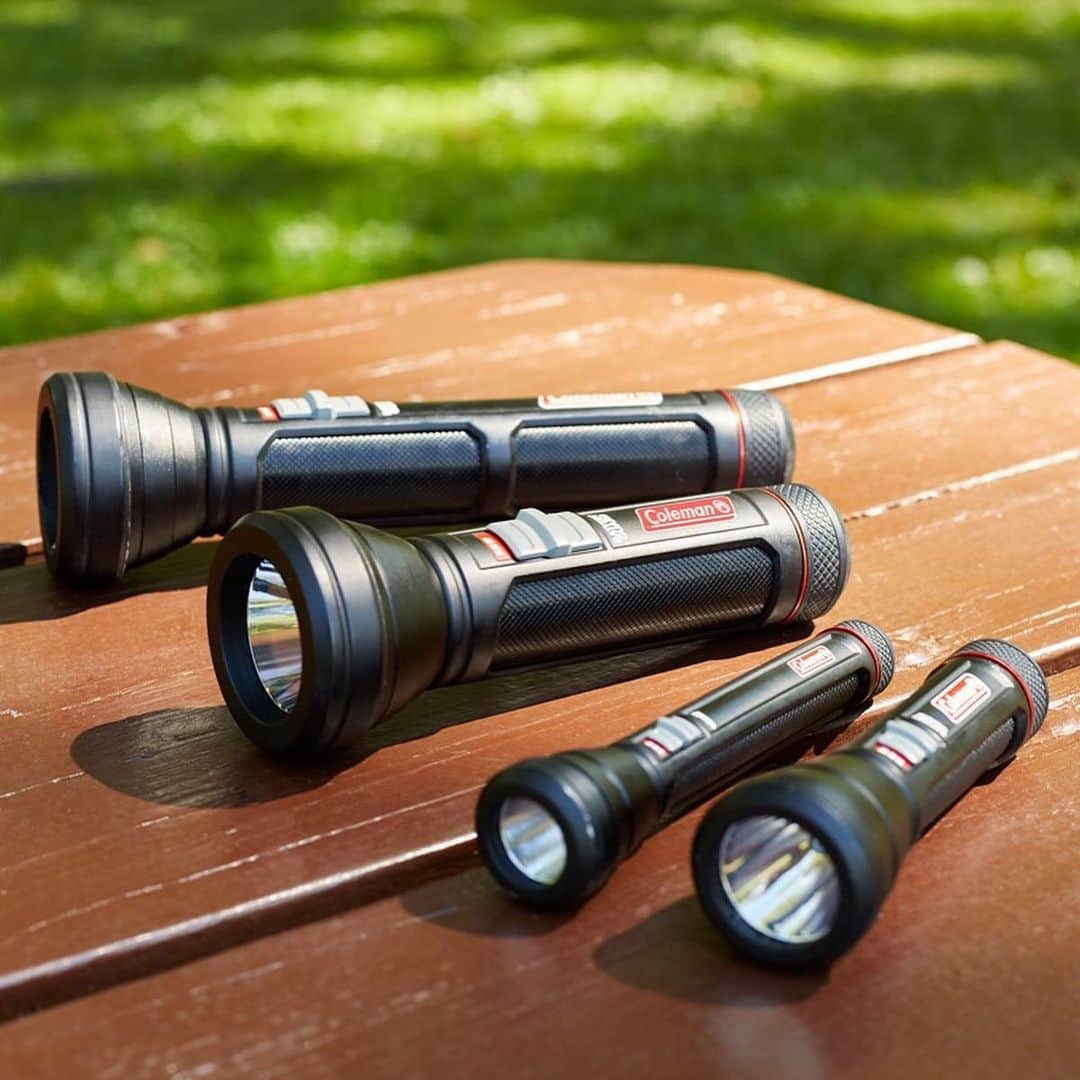 Coleman Japanのインスタグラム：「＼いざという時に備えよう🔦／ 電池を入れたまま保管しても通電せず過放電を防止する「バッテリーガード™シリーズ」。 キャンプだけでなく停電や災害時など、いざという時にも安心して使用することができます。 ・ #防災の日 ・ ・ ・ #灯そうColeman #灯そうコールマン #灯そう #Coleman #コールマン #Lantern #ランタン #LEDランタン #Camp #キャンプ #Outdoor #アウトドア #バッテリーガード #懐中電灯 #ヘッドライト #防災グッズ」