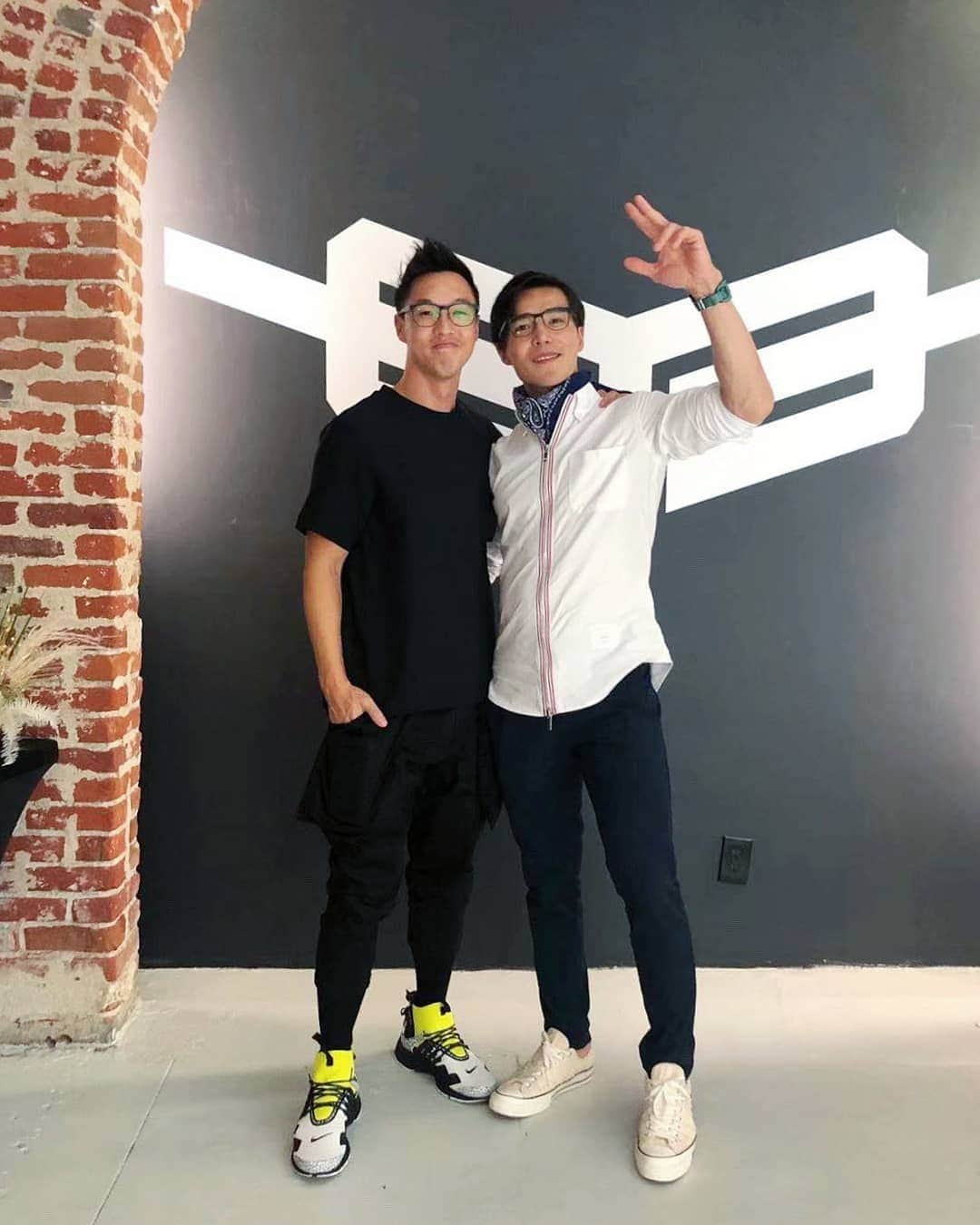 ルーディ・リンのインスタグラム：「Long time fan but I finally met this guy for the first time at #Inspirasian Dallas. Now he’s turning the tables on all the peeps bragging about their 2020 vision and not watching TV and reading comics up wayyy to close. Congrats @thewesleychan on designing these amazing specs @jinseyewear.」