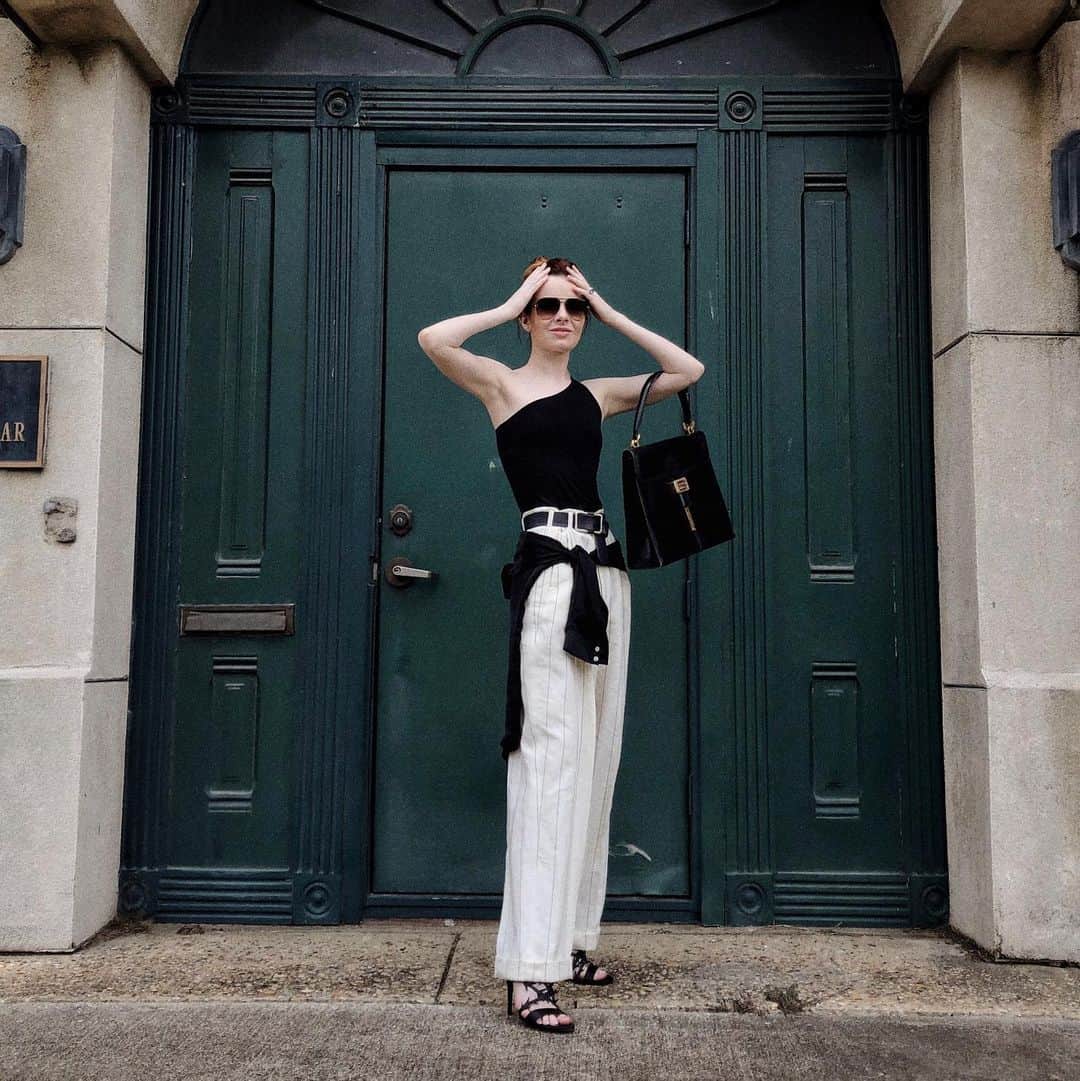 ジェーン・アルドリッジのインスタグラム：「🌛Saturday night. Vintage @ralphlauren pants from @garment_modern 🖤」