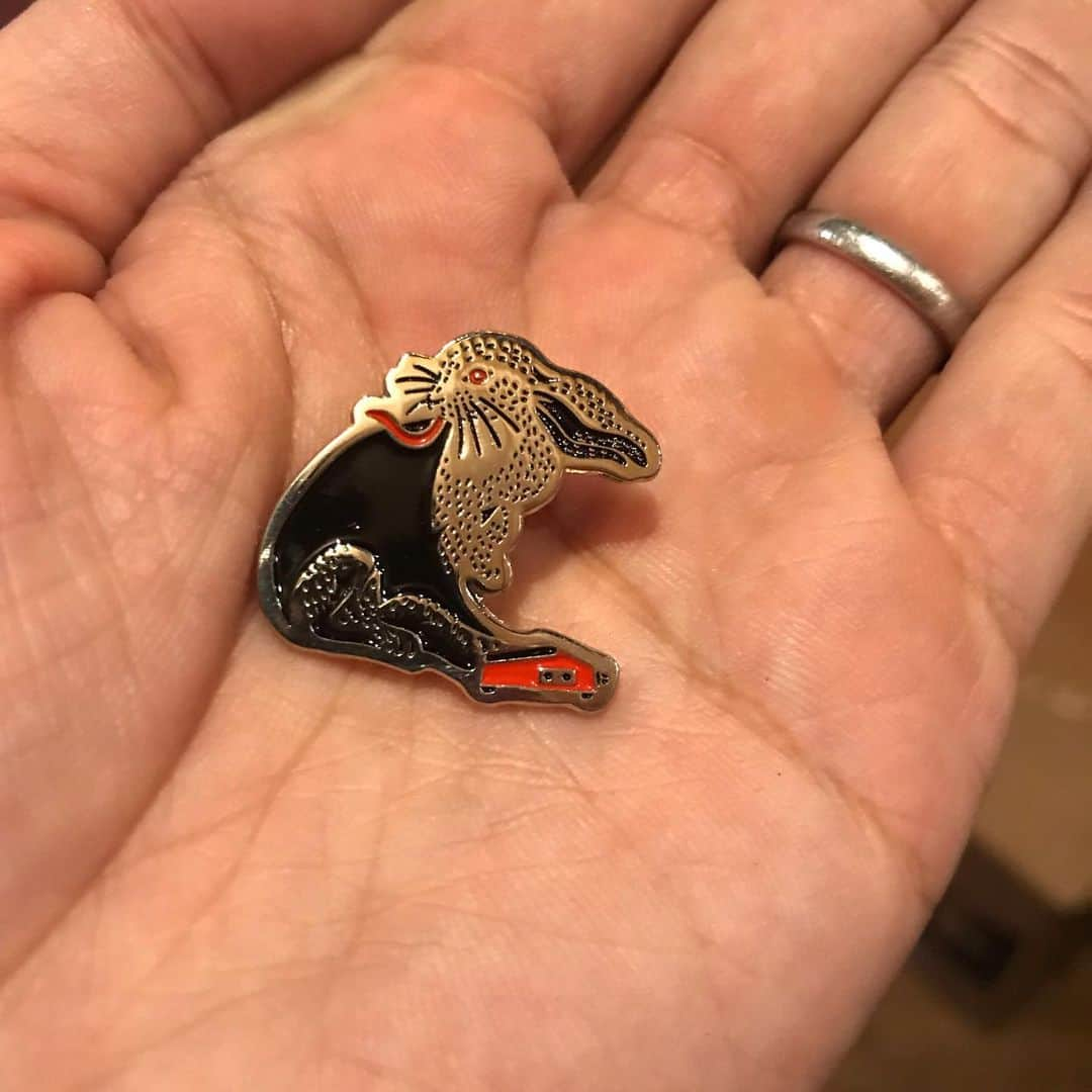 BORISさんのインスタグラム写真 - (BORISInstagram)「“LφVE&EVφL” Enamel badges, coming! Now available on our merch table. #borisheavyrocks #borisdronevil @thirdmanrecords @mayam_ms」9月1日 8時57分 - borisdronevil