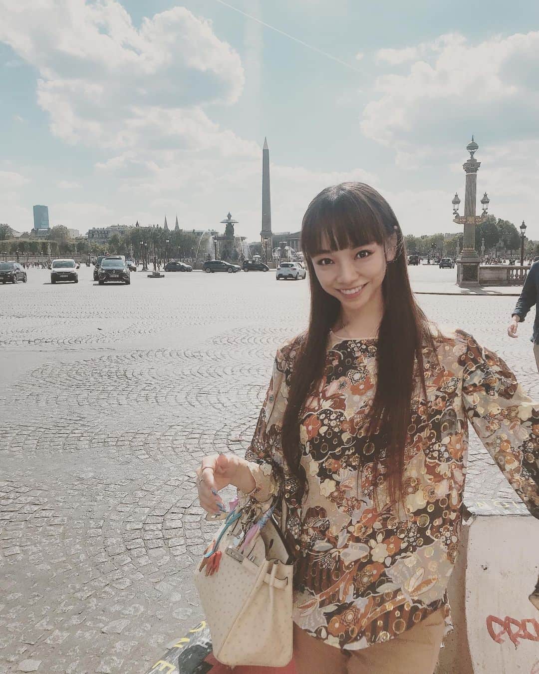 上野水香さんのインスタグラム写真 - (上野水香Instagram)「#Paris #walking around in this beautiful city 😌 #concorde  てくてく。(*´-`) 歩きまくり。 どこもかしこも絵になる#パリ 🇫🇷 #コンコルド広場」9月1日 8時58分 - mizukaueno