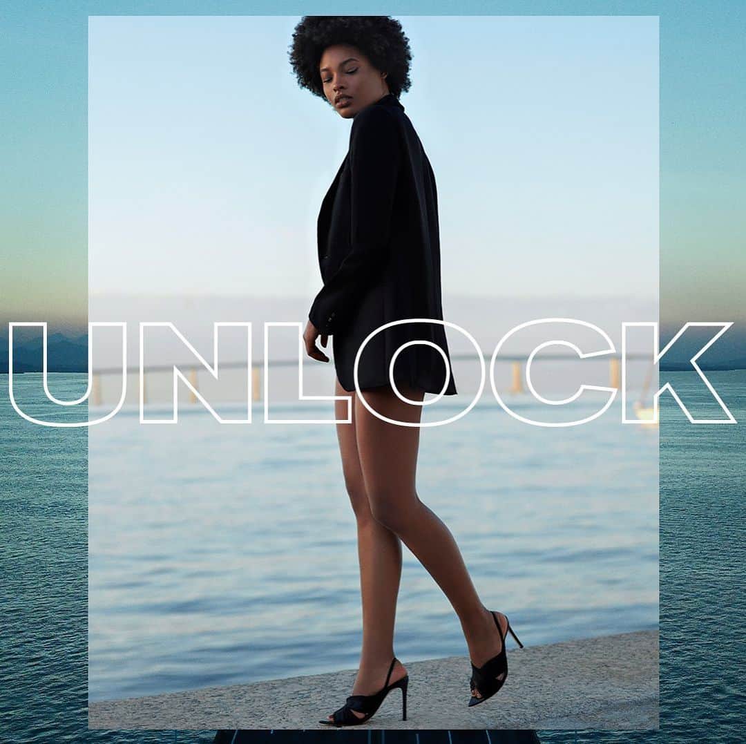 Schutzのインスタグラム：「UNLOCK YOUR NIGHT 🖤 #schutzsummer #unlockyourcity」