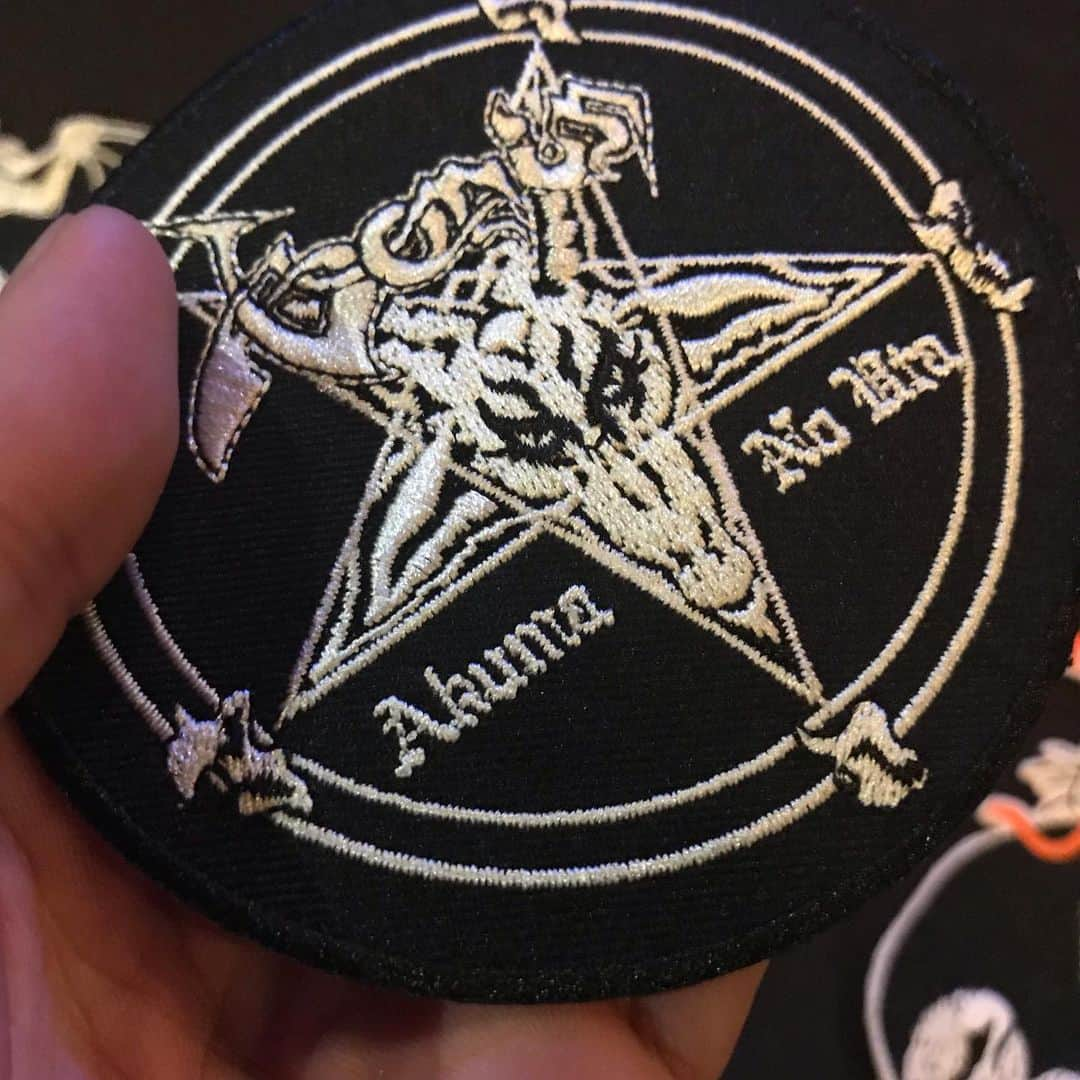 BORISさんのインスタグラム写真 - (BORISInstagram)「Die-cut patch’s coming! “LφVE&EVφL” and “Akuma no uta”. Now available on our merch table. #borisheavyrocks #borisdronevil @thirdmanrecords @mayam_ms」9月1日 8時54分 - borisdronevil