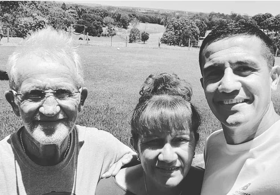 ティム・ケーヒルさんのインスタグラム写真 - (ティム・ケーヒルInstagram)「Family is everything. Happy Fathers Day to my old man TIM CAHILL SENIOR 💙 You said to me that one day I will understand when I become a father what life is all about ...... Now I'm living it and my 4 amazing kids are definitely keeping me on my toes haha I totally understand now what parenting is all about 🙈😂😂😂」9月1日 9時09分 - tim_cahill