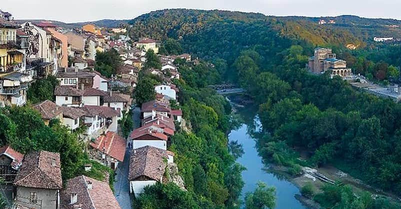 thephotosocietyさんのインスタグラム写真 - (thephotosocietyInstagram)「Photo by Robert W. Madden @rwmaddenphotog / In  Veliko Tărnovo, Bulgaria where we are spending several days before hiking in Bulgaria’s highest peaks. This town was the former capital of the country. @bulgariofficial #cities #panorama」9月1日 9時40分 - thephotosociety