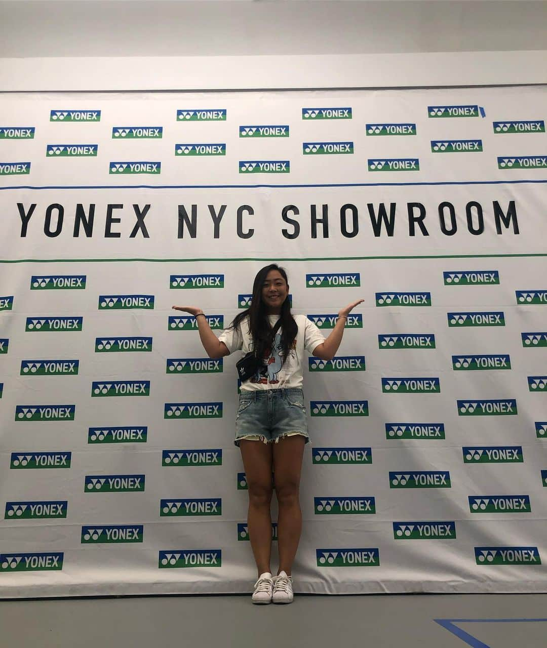 穂積絵莉のインスタグラム：「. ニューヨークでは 【YONEX NYC SHOWROOM】に お邪魔してきました☺️🙌 . #usopen #newyork . #日本住宅ローン #九州アスリート食品 #adidas #yonex #grosseglace」