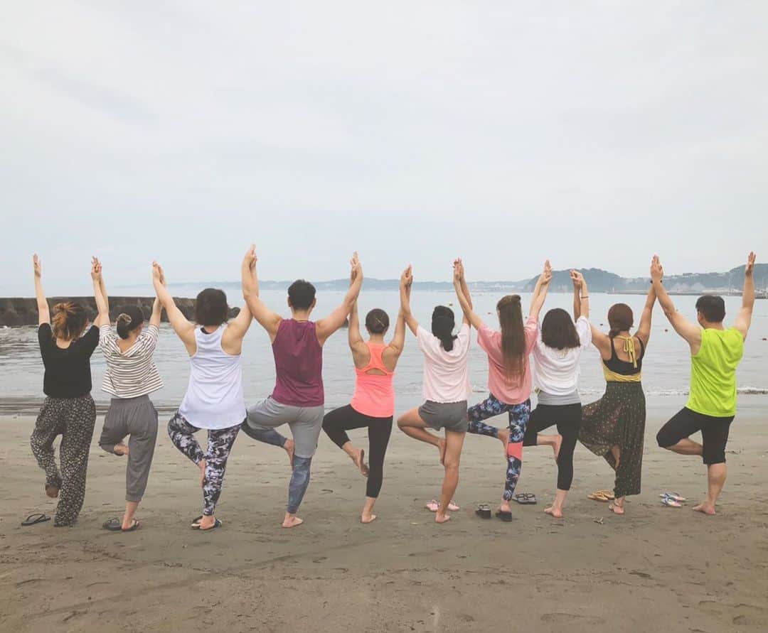 のインスタグラム：「2019🌻summer🌻  今年もイベント盛りだくさんで過ごさせて頂きました💓  ありがとうございました。  大好きな夏また来年ね〜🌻👋 9月からはなんだか私にとってまた変化がありそうな予感…  と思っていたら、やっぱりまたあることが始まる😆💓 #藤代有希 #ユキ #beachyoga #ビーチヨガ #ヨガ #ヨーガ #yoga #キッズヨガ #ヨガインストラクター #ボディバランストレーナー #meditation #瞑想 #マインドフルネス #メディテーション #いま #アーシング #海 #森戸海岸 #夏 #2019 #感謝」