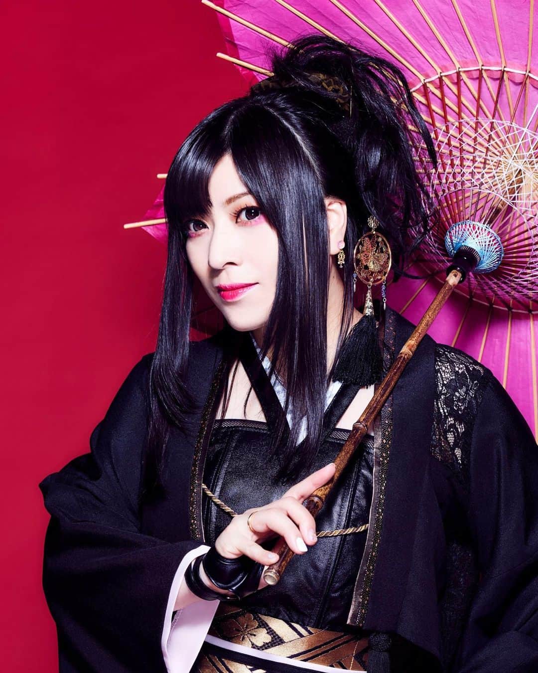 のインスタグラム：「#和楽器バンドJAPAN TOUR 2019 #REACT新章 いよいよ開幕。本日パシフィコ横浜からスタート！ #wagakkiband #yukosuzuhana #鈴華ゆう子」